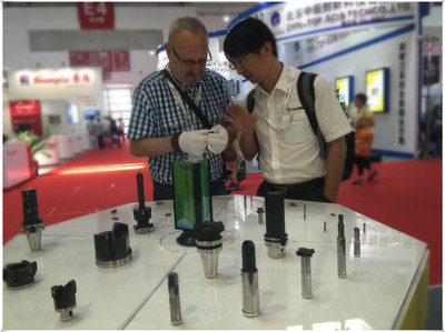 富耐克亮相2016年國際機(jī)床展并榮獲“最佳服務(wù)品牌”獎